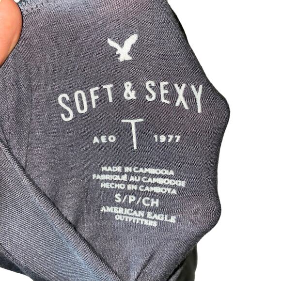 American Eagle Soft & Sexy Grey Long Sleeve Keyhole Mock Neck Top Size Small - Picture 4 of 8